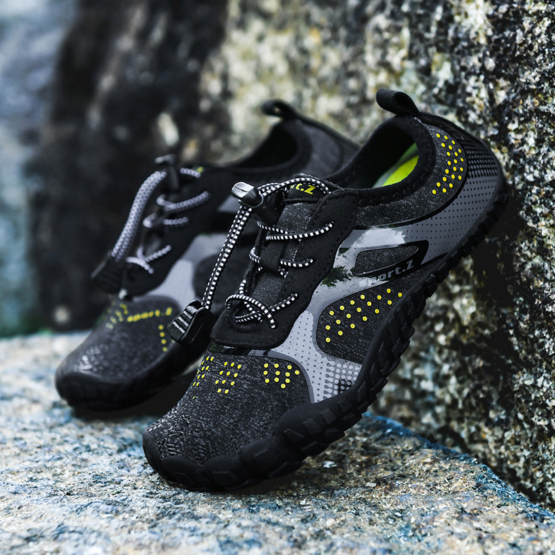 collezione di scarpe da acqua sportive per bambini