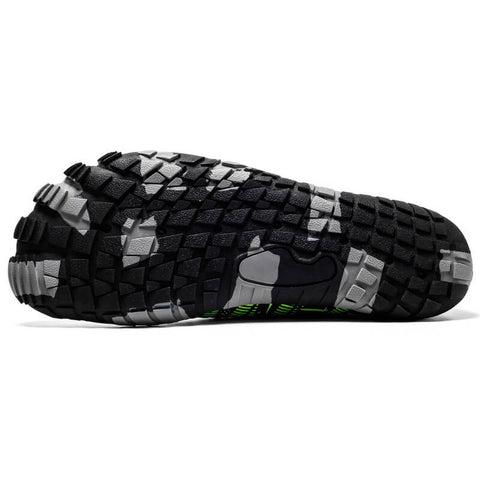 Kolekcja Chaussures d'eau de marque Aquashoes Flash portée par un homme