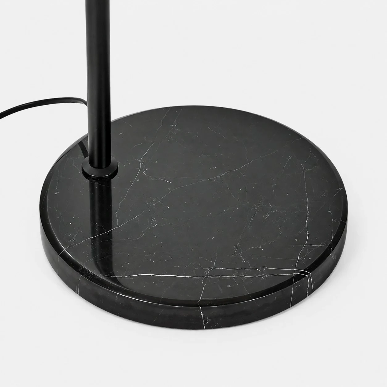 détail de la base ronde lestée