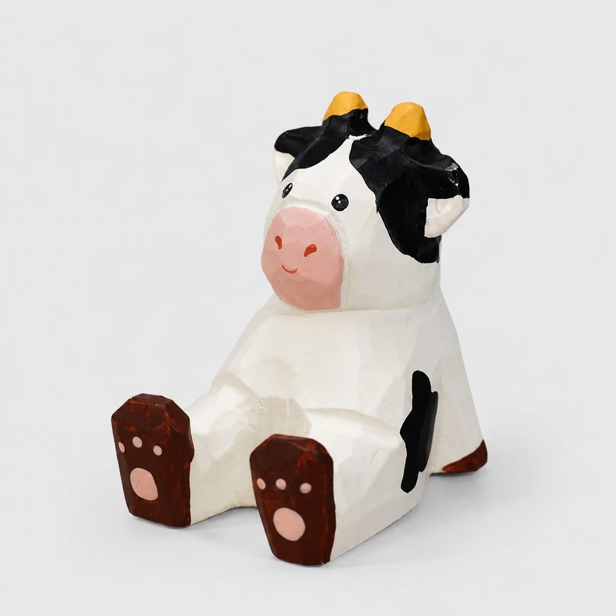 Support de téléphone en bois sculpté à la main représentant une vache au nez rose