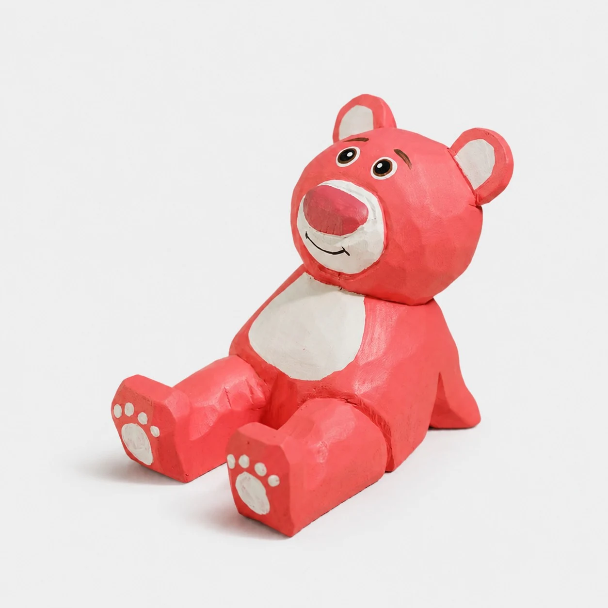 Support de téléphone en bois sculpté à la main en forme d'ours fraise