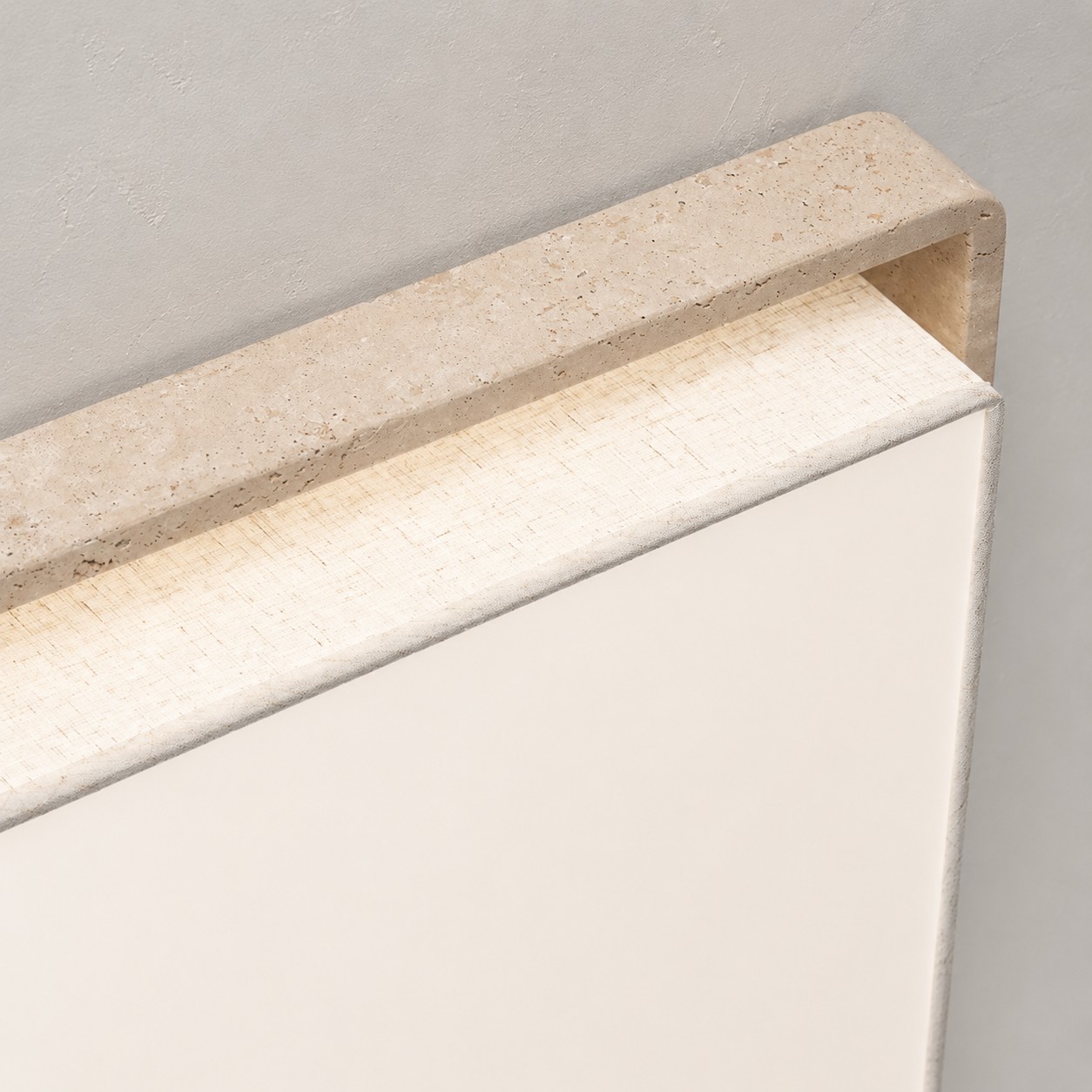 Détails de finition du plafonnier encastré en tissu travertin